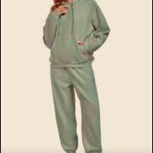 Unisex Green Hoodie and Sweatpants Set
Size 3x never worn new w/o tags